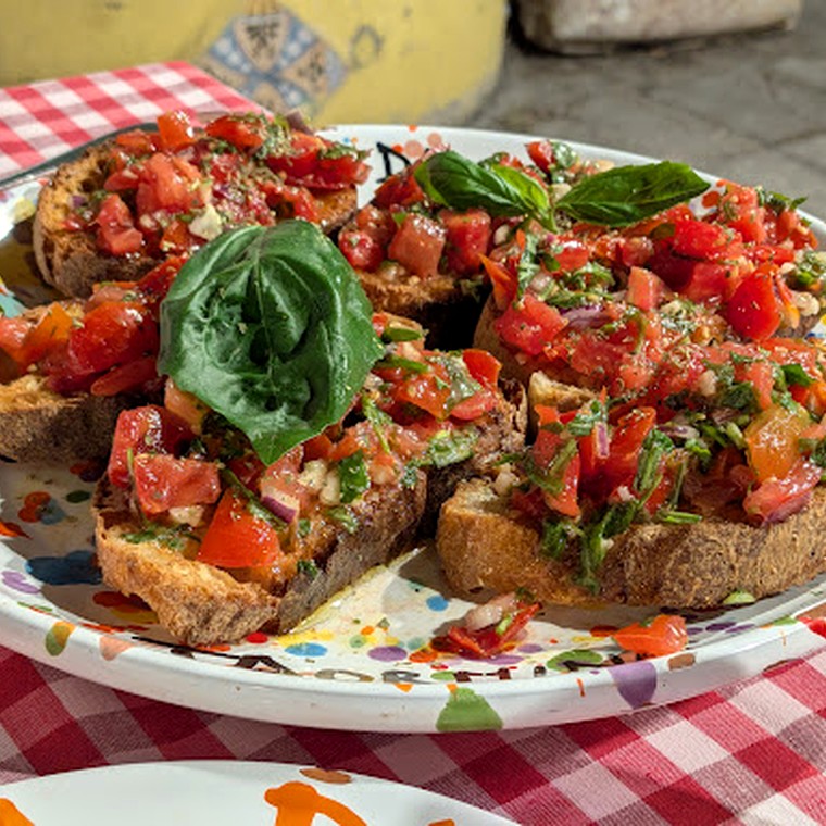 Bruschette al pomodoro e basilico